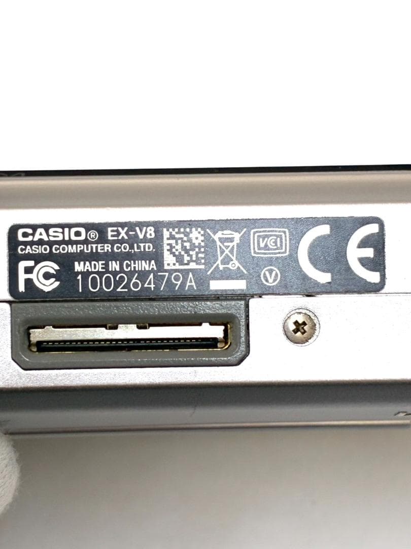 25S11-068 CASIO EX-V8 カシオ 通電OK 付属品付 デジカメ