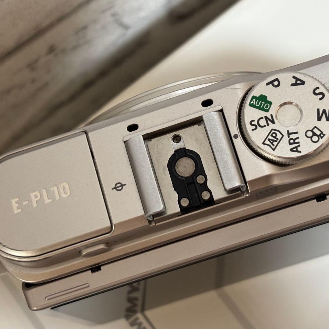 Olympus PEN E-PL10 ミラーレスカメラ　広角ズームレンズ付き