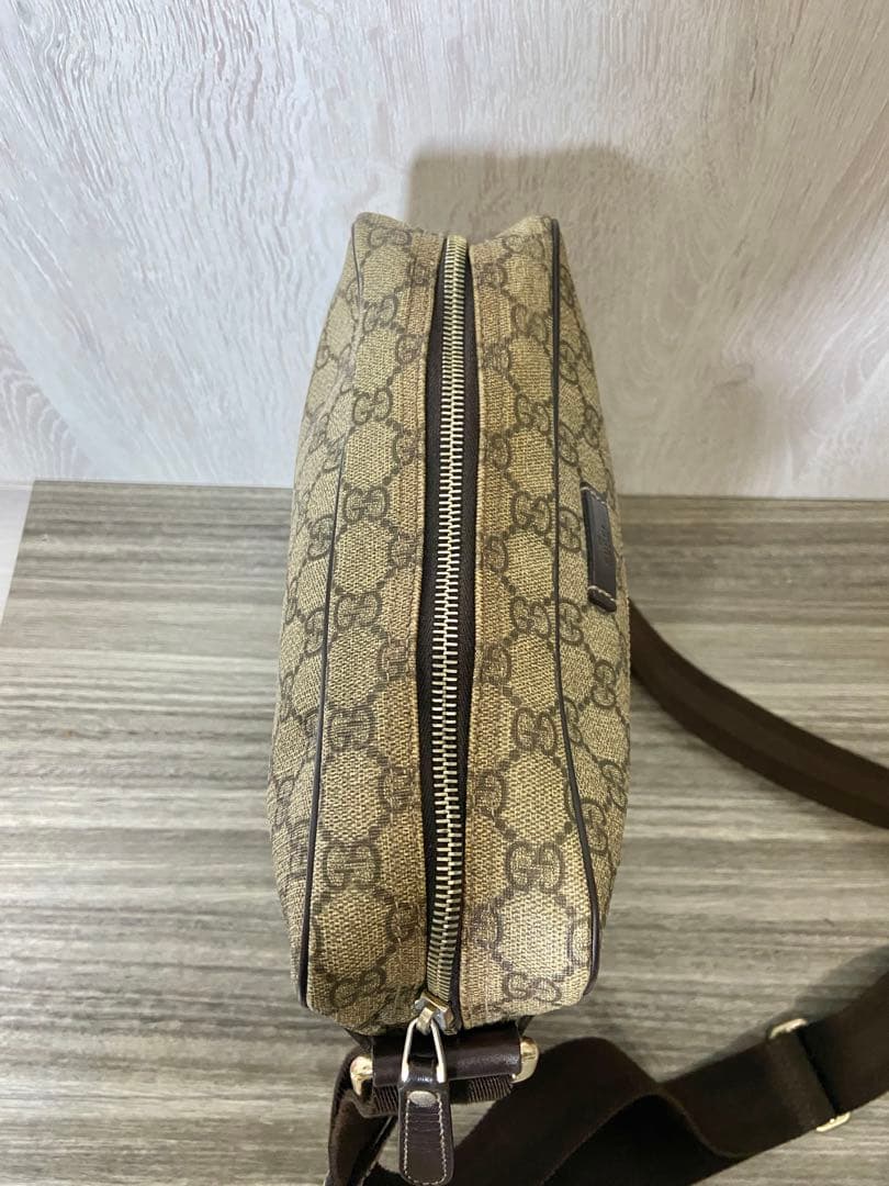 GUCCI ショルダーバッグ　GG スプリーム　PVC レザー　ベージュ