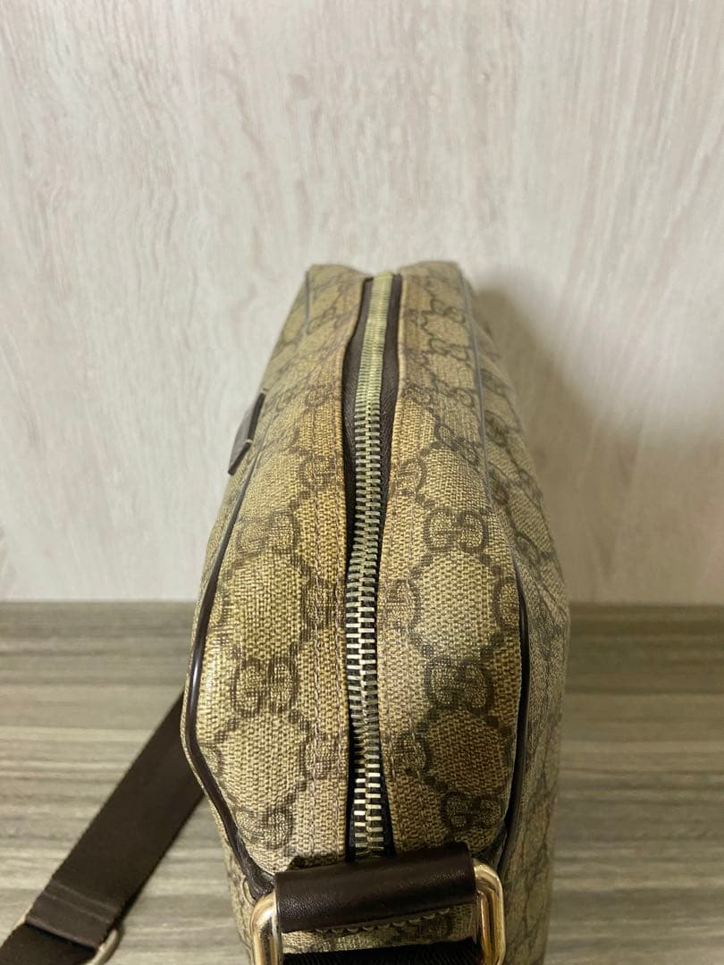 GUCCI ショルダーバッグ　GG スプリーム　PVC レザー　ベージュ