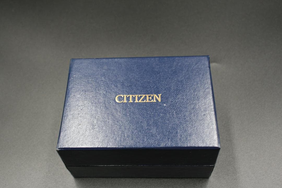 極美品 イヴサンローラン 腕時計 クオーツ シルバー文字盤 ステンレス