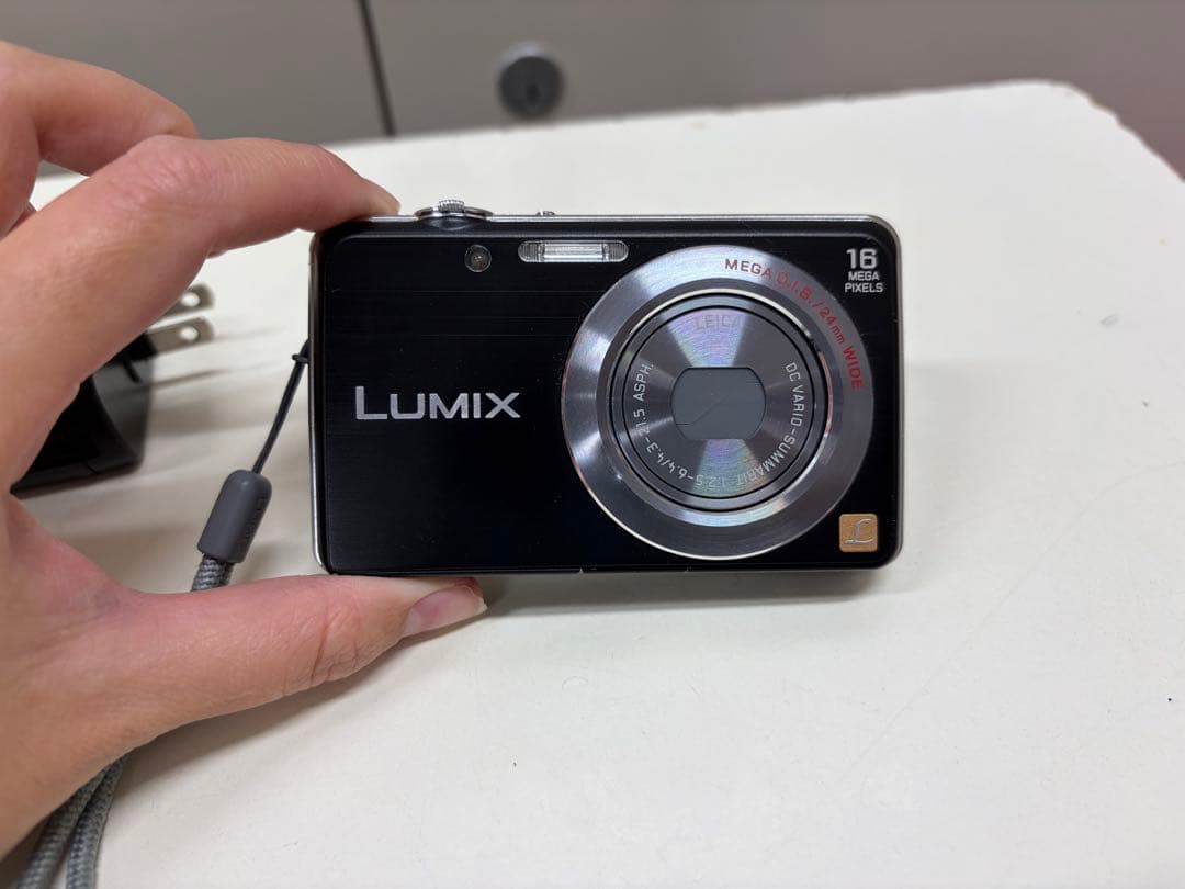 Panasonic LUMIX DMC-FH8 デジタルカメラ（値下げ可能）