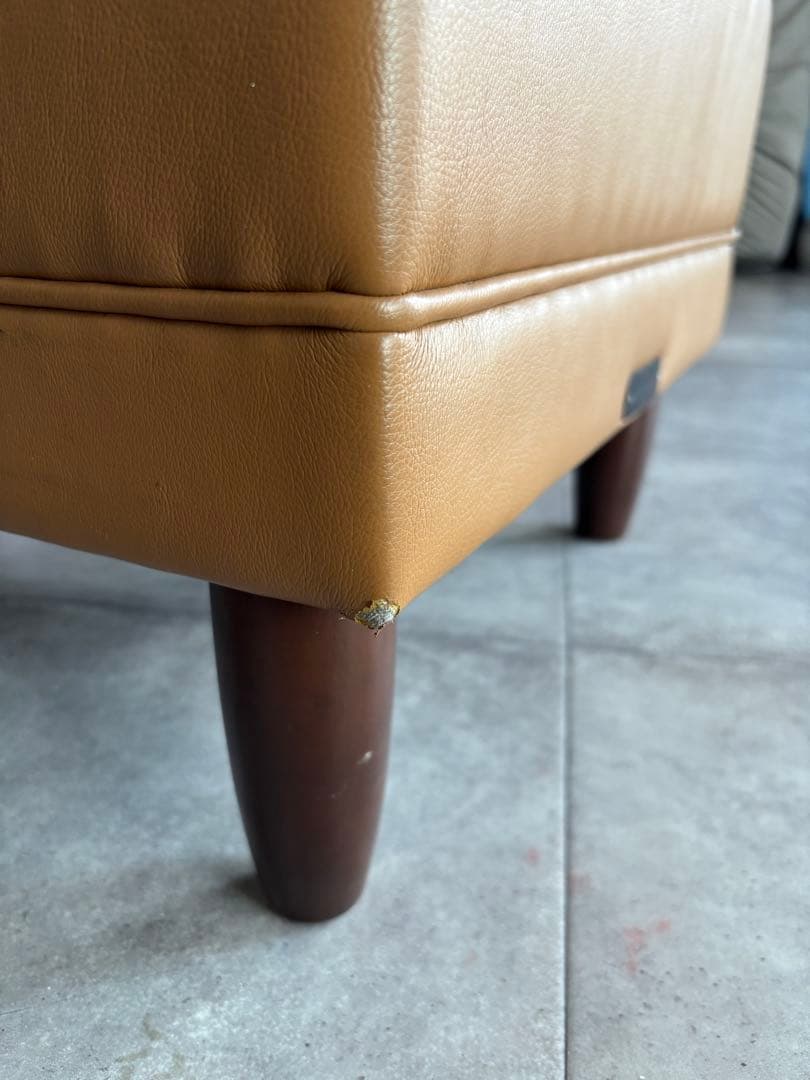 カリモク60 オットマン キャメル　ロビーチェア