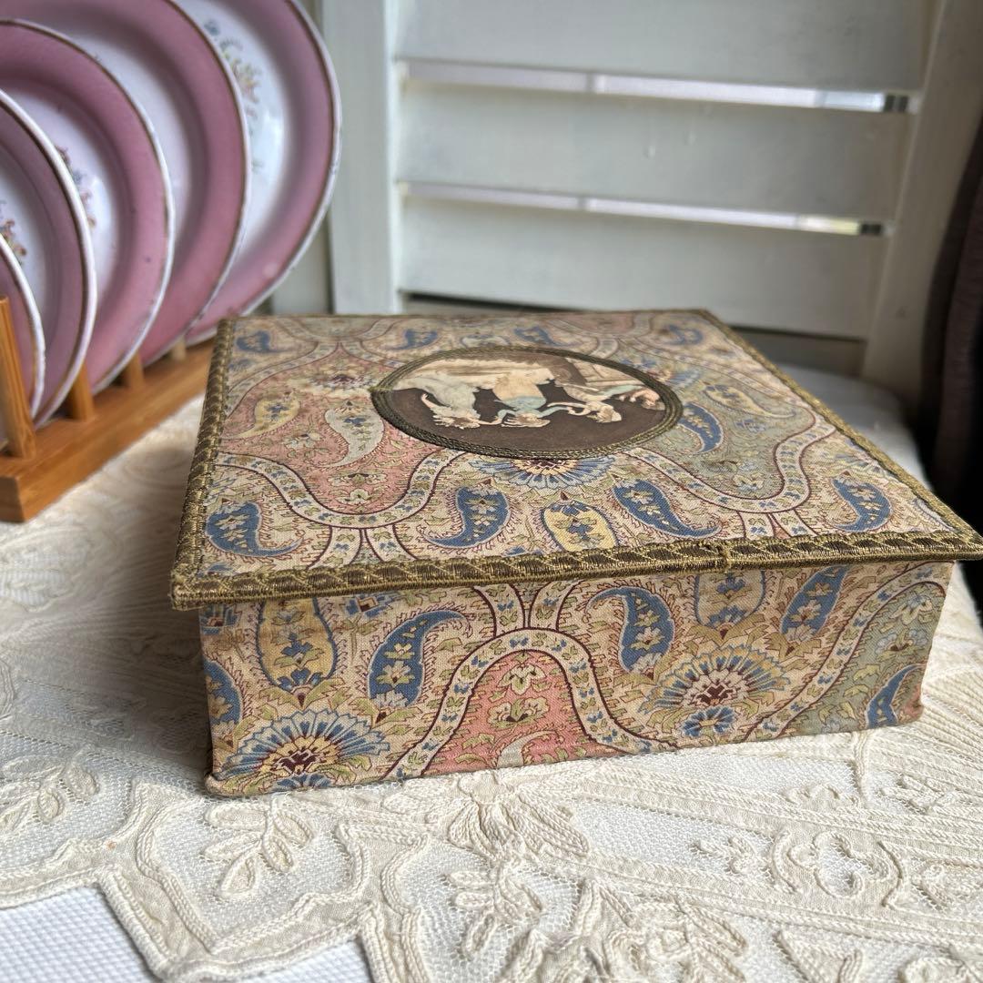 フランスアンティーク　ミニョネットとレース、布花　カルトナージュ box