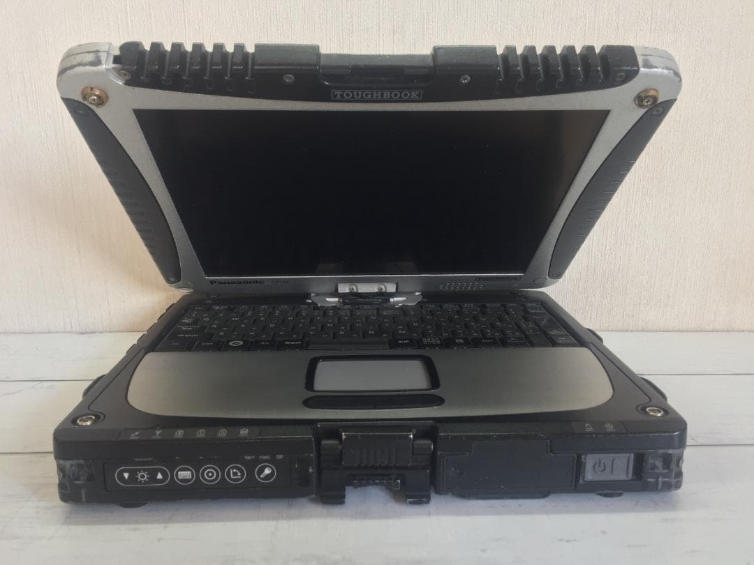 TOUGHBOOK CF-19 10.4型/落下や衝撃、水、埃に強い堅牢PC 3