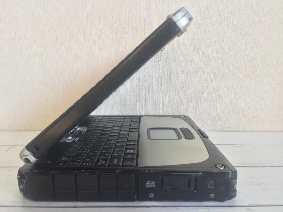 TOUGHBOOK CF-19 10.4型/落下や衝撃、水、埃に強い堅牢PC 3