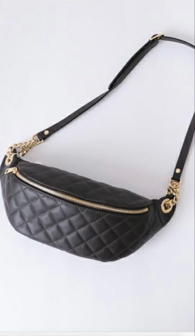 【AULENTTI 】オウレンティ レザーキルトボディバッグ 黒　新品未使用