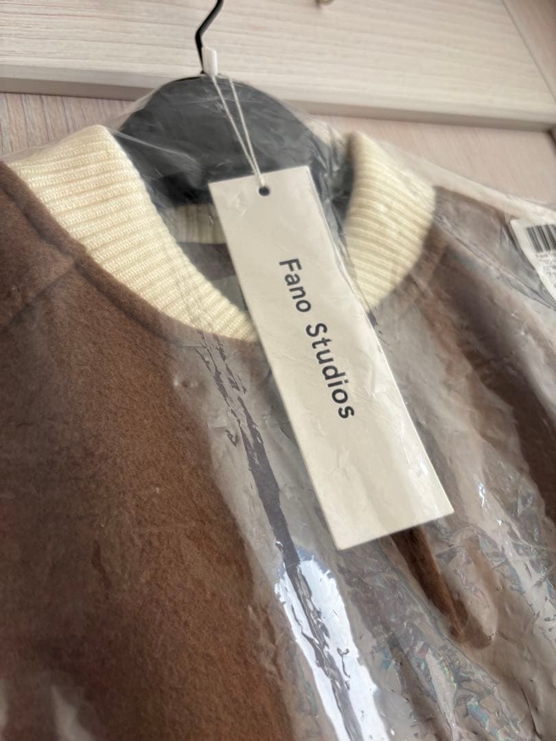 新品　定価28,980円　Fano Studios フロントロゴスタジャン