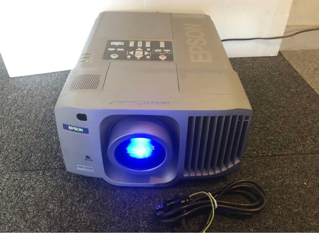 Epson EMP-8300 5200ルーメン　ランプ使用17時間