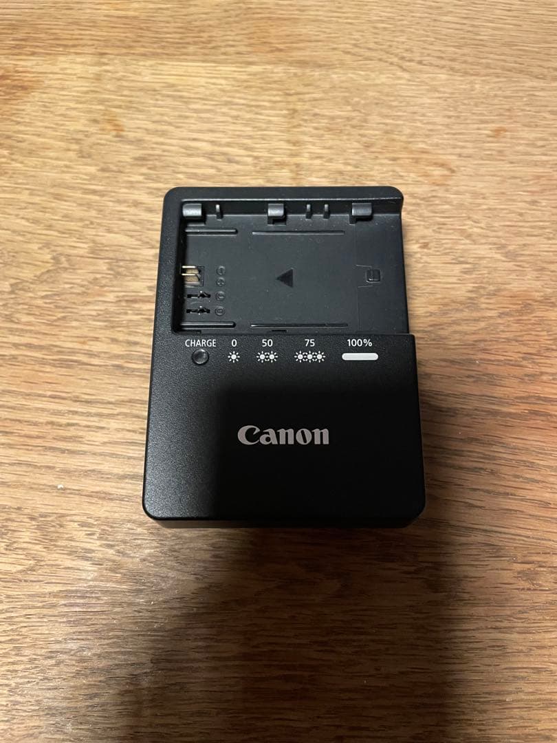 Canon EOS 70D デジタル一眼レフカメラ 本体と付属品