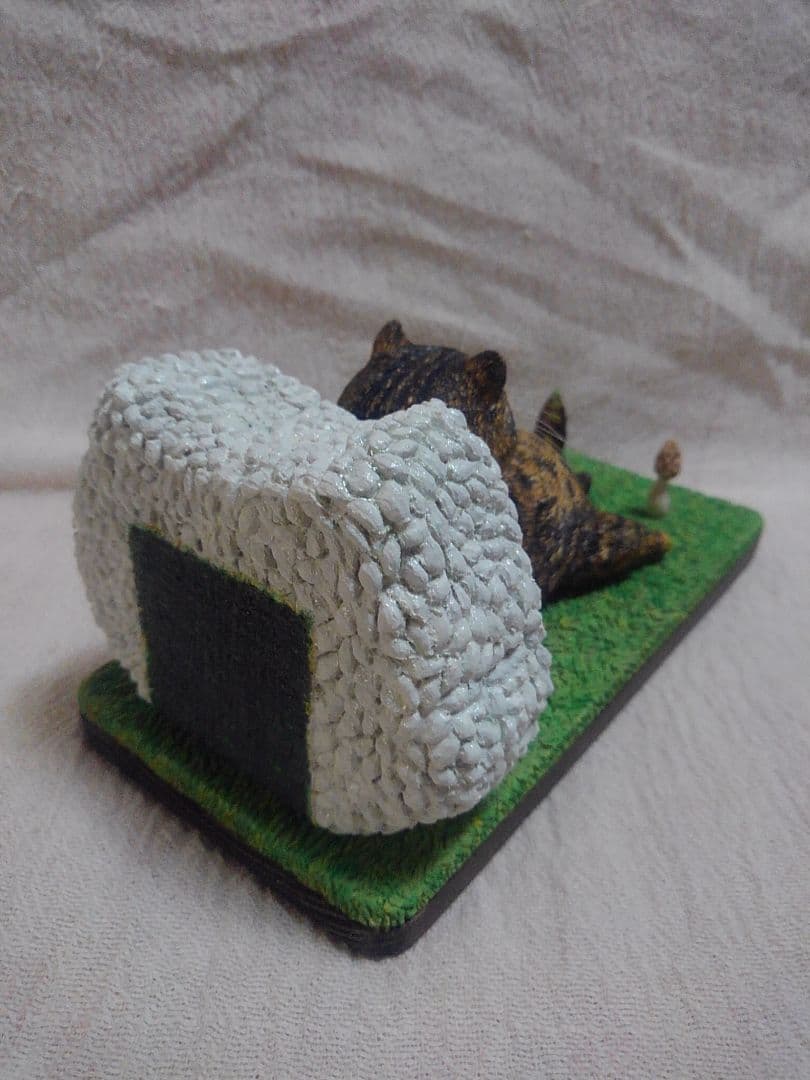 木彫りのデブ猫ボスの置物