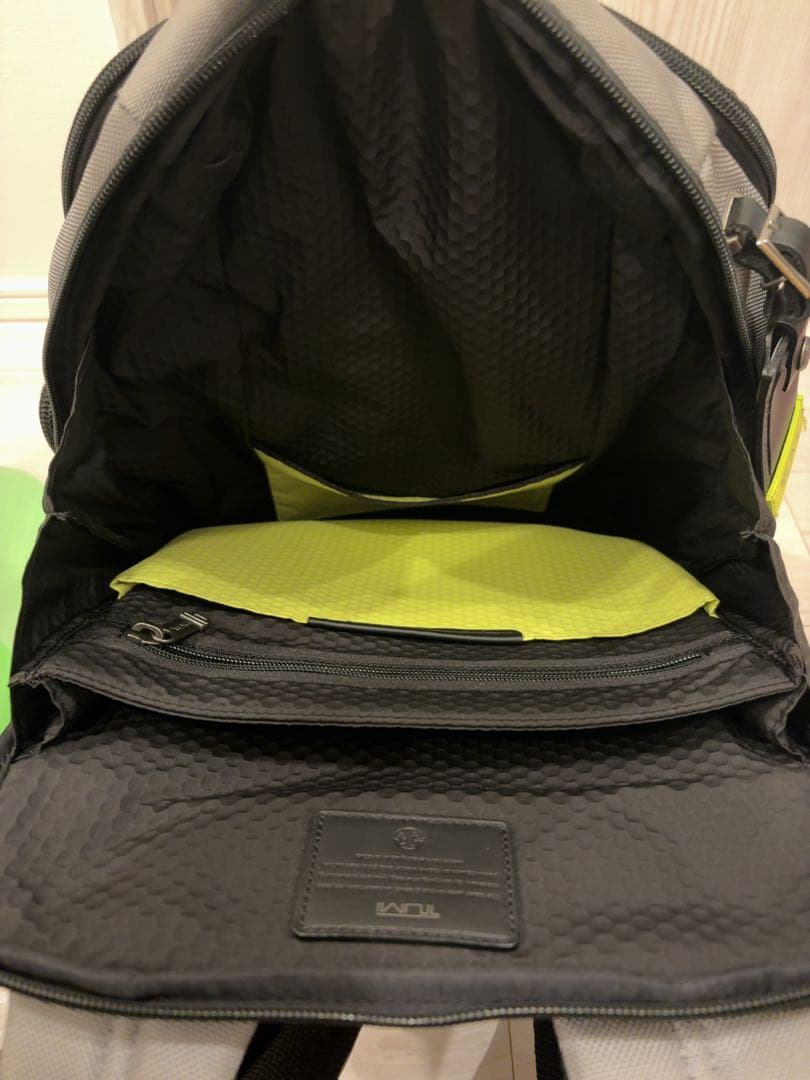 【tumi】【トゥミ】リフレクター付きグレー×イエロー ビジネスバッグ