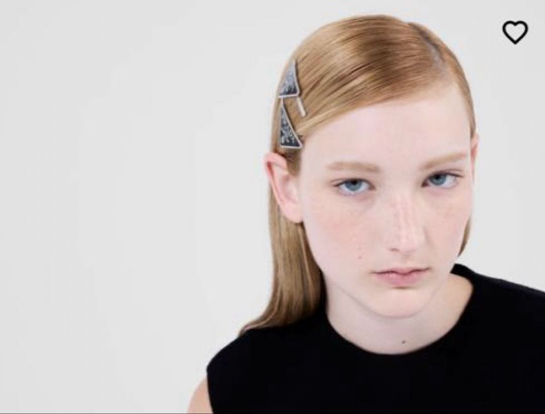 美品♡PRADAプラダ　メタルヘアピン ブラック