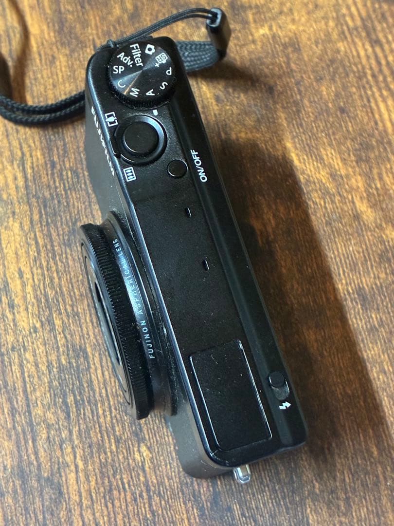 美品FUJIFILM XQ1 ブラック 本体と付属品