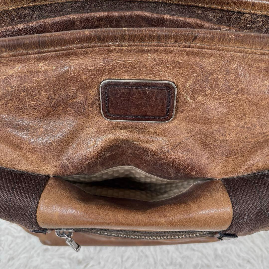 トゥミ　クロスボディバッグ　ショルダーバッグ　ヴィンテージ加工　レザー　ブラウン