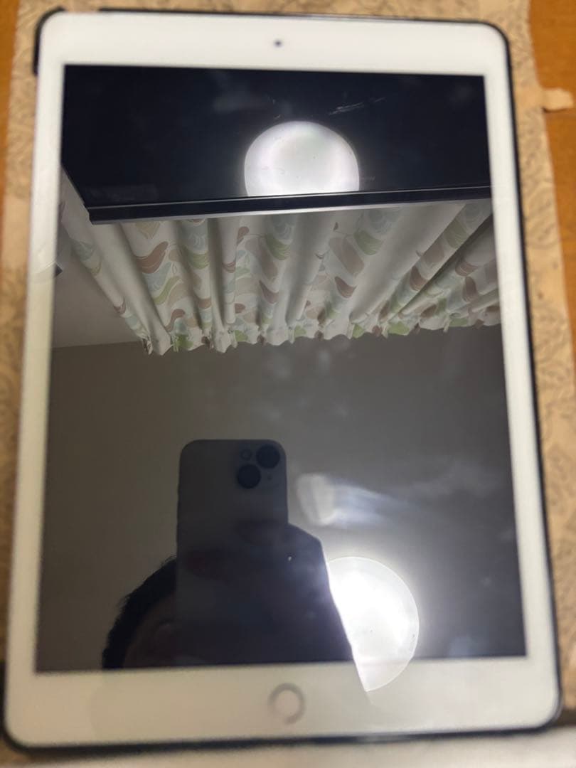 訳あり週末特価　Apple iPad 第8世代　箱付き　セルラーモデル