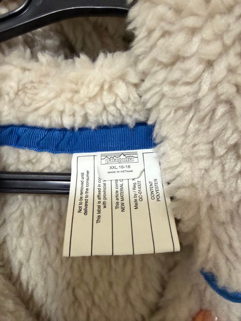パタゴニア　ボーイズリバーシブルレディフレディフーディー　XXL ネイビー　新品