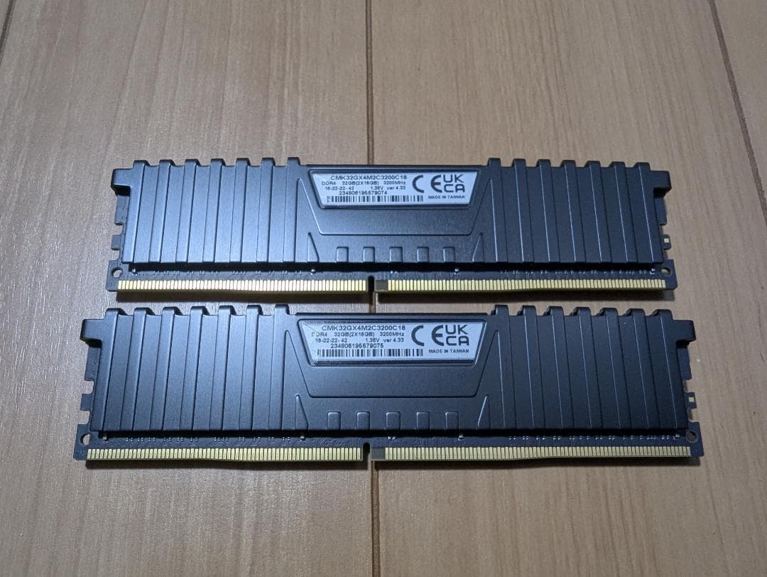 メモリー CORSAIR DDR4-3200 CMK32GX4M2C3200C18 32G