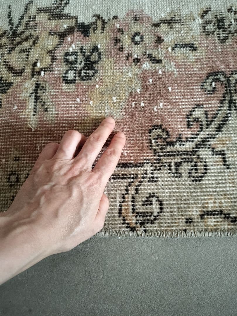 淡いカフェオレとくすみピンク　ヴィンテージラグ　石田ゆり子さんNo.687