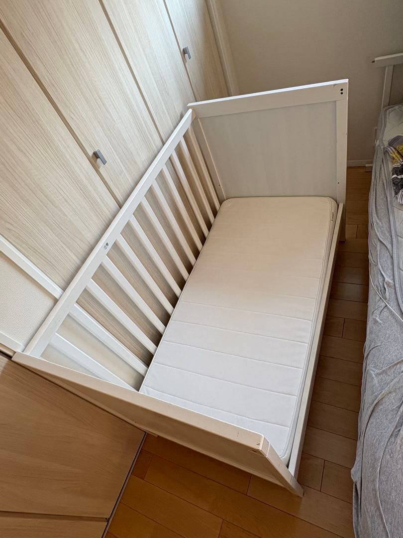 ぶんちゃん　IKEA SUNDVIK ベビーベッド ホワイト　マットレス付