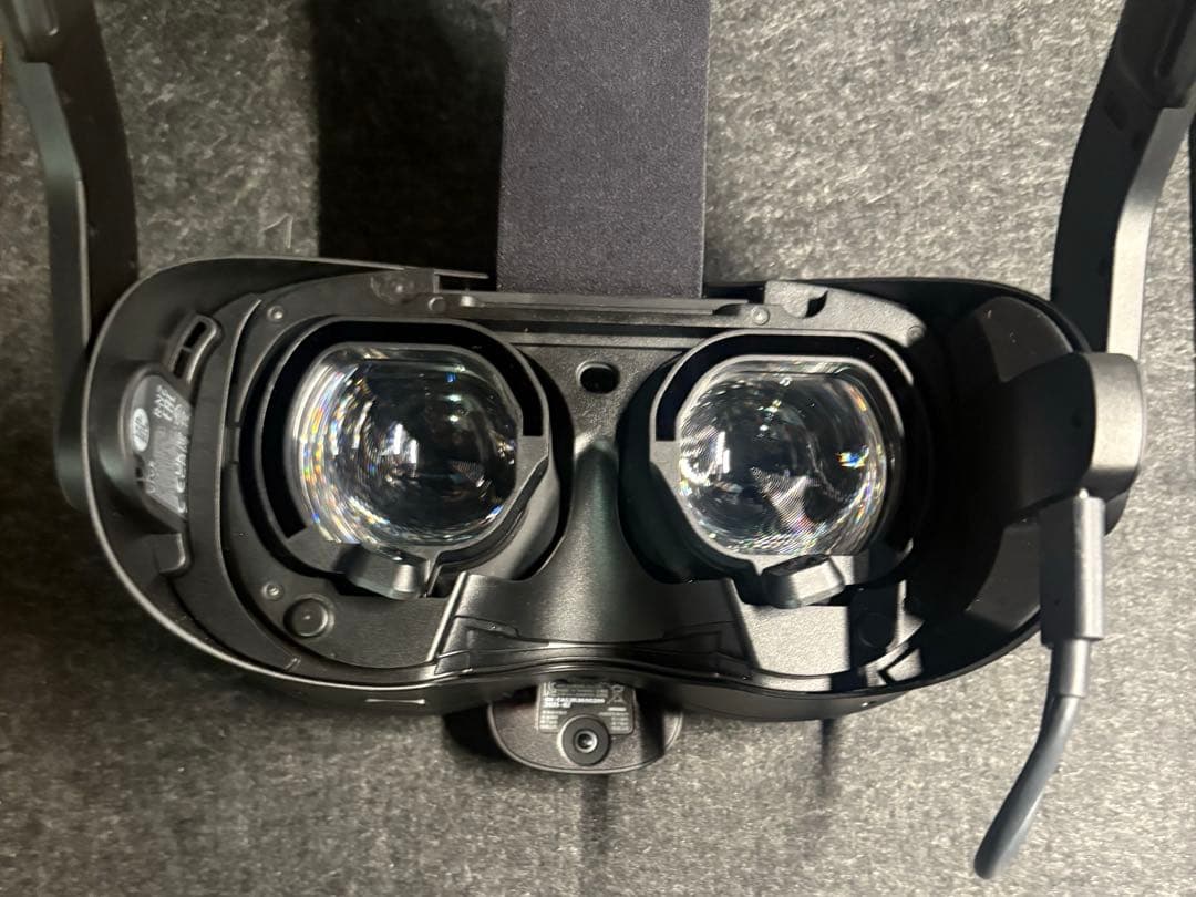 いお VIVE focus3本体、フェイストラッカー、アイトラッカー