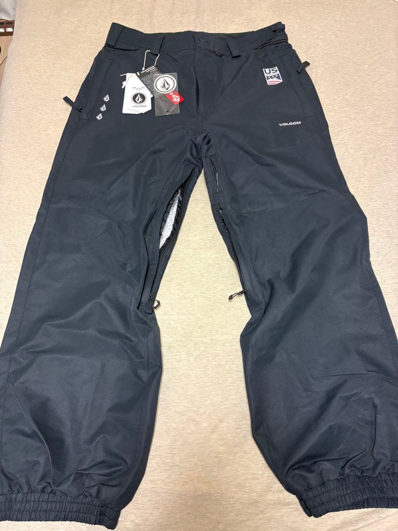 美品　VOLCOM スノーボードウェア 上下セット