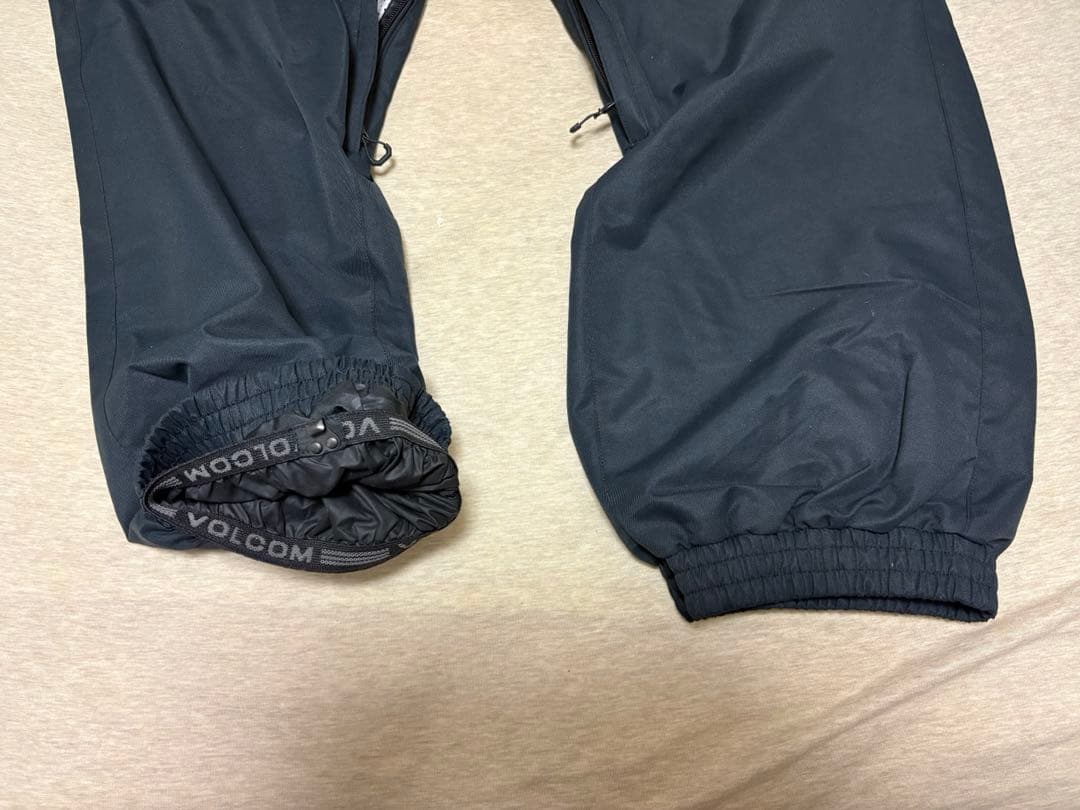 美品　VOLCOM スノーボードウェア 上下セット