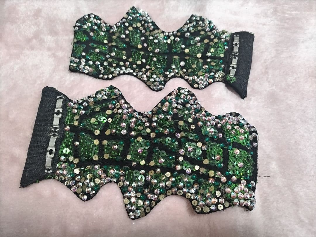 【期間限定値下げ・パソスカート有り】黒と緑のエレガントなラテンドレス