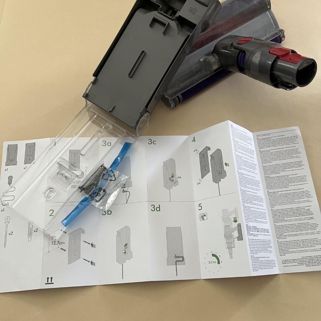 サンディ　新品同様　ダイソンV6 ハンディタイプ　掃除機　各種付属品付