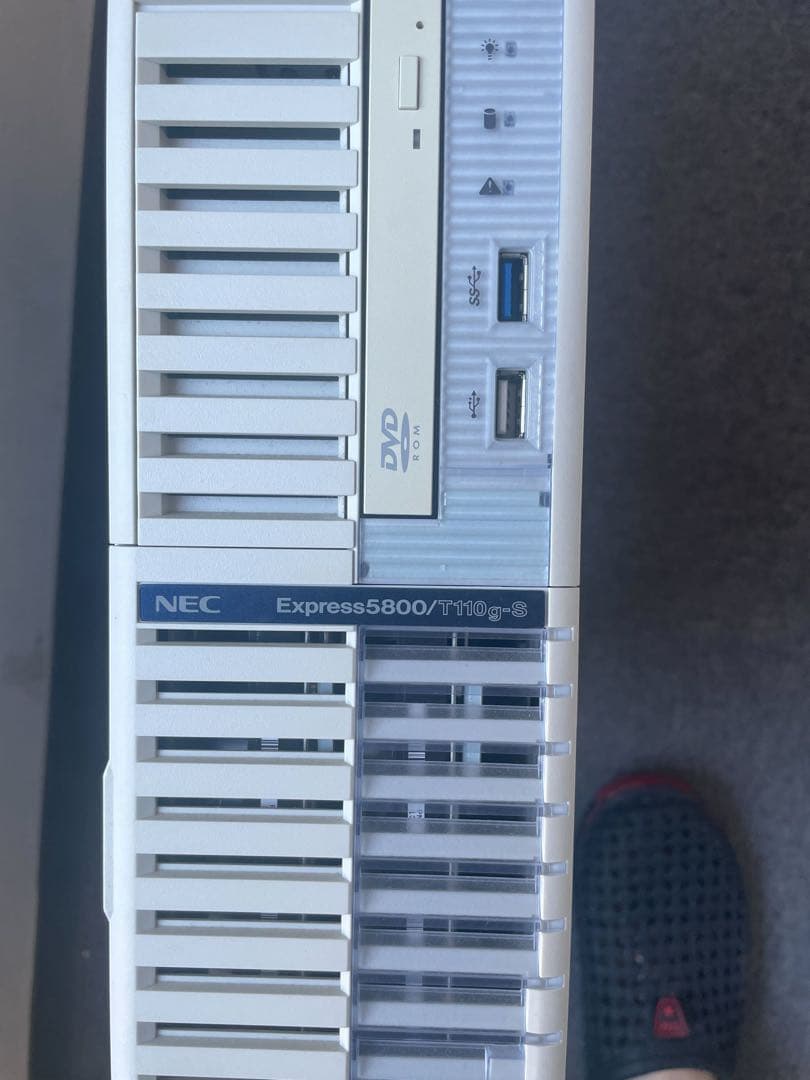 NEC Express5800/110g-S サーバー