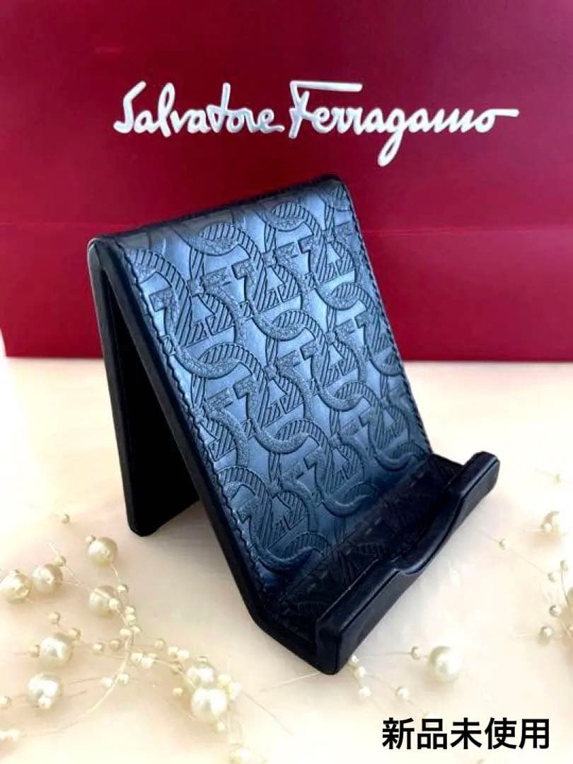 フェラガモ エンボス ガンチーニ スマートフォンスタンド スマホ アイホン