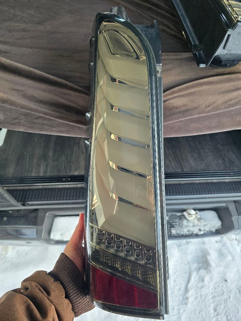 と*な様 ハイエース　テールランプ　ヴァレンティ