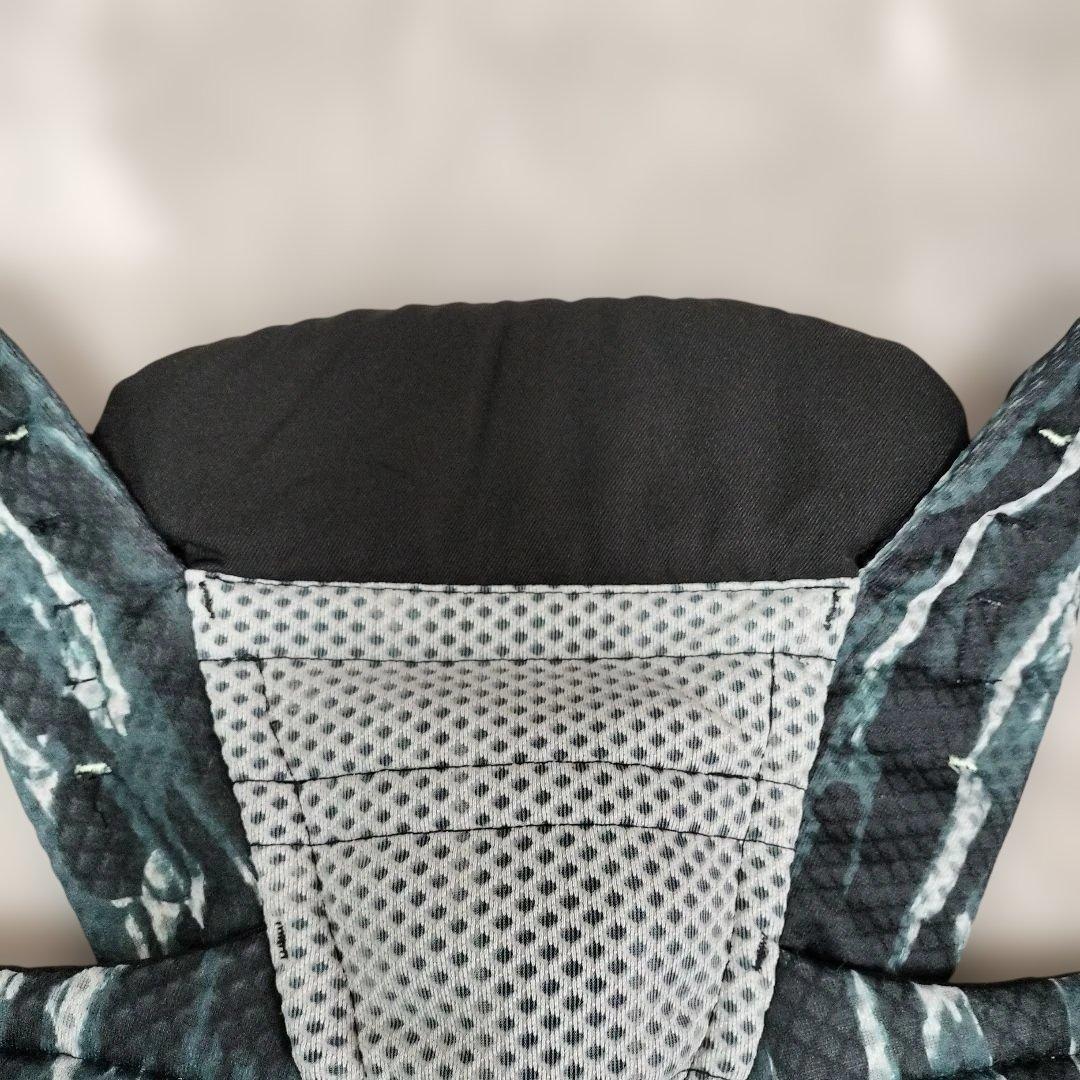 エルゴベビー　オムニブリーズ 抱っこ紐　ペイントブラック　よだれカバーおまけ付き