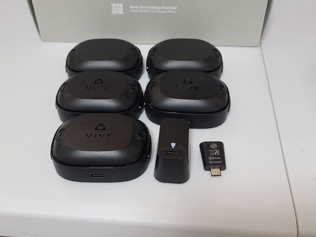 VIVE Ultimate Tracker５つ　ドングル、ストラップ付