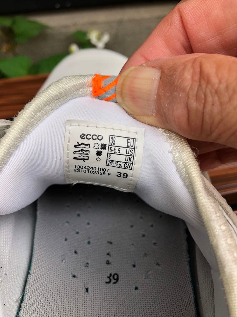 343番美品ECCOゴルフシューズ39 24.5cmスパイクレスGORE-TEX