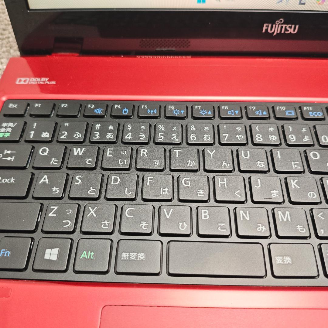 鮮やかレッドのWindows11✨i7&SSDリカバリ済　富士通ノートパソコン