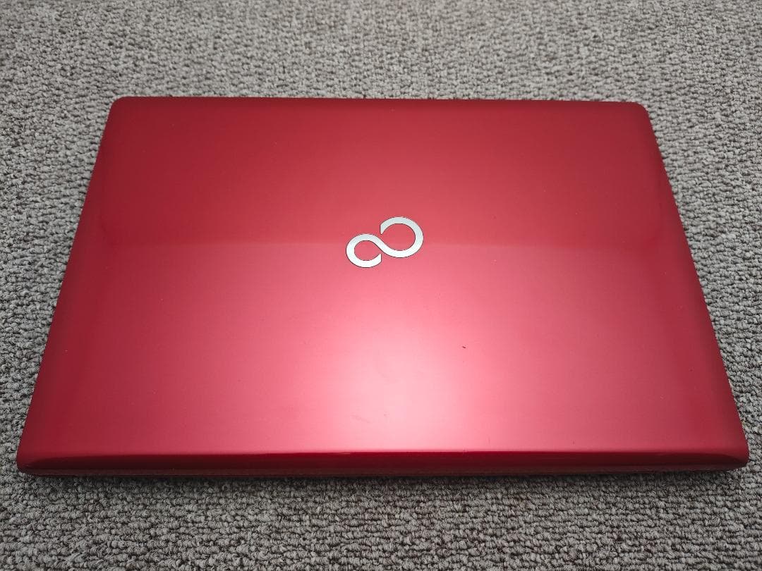 鮮やかレッドのWindows11✨i7&SSDリカバリ済　富士通ノートパソコン