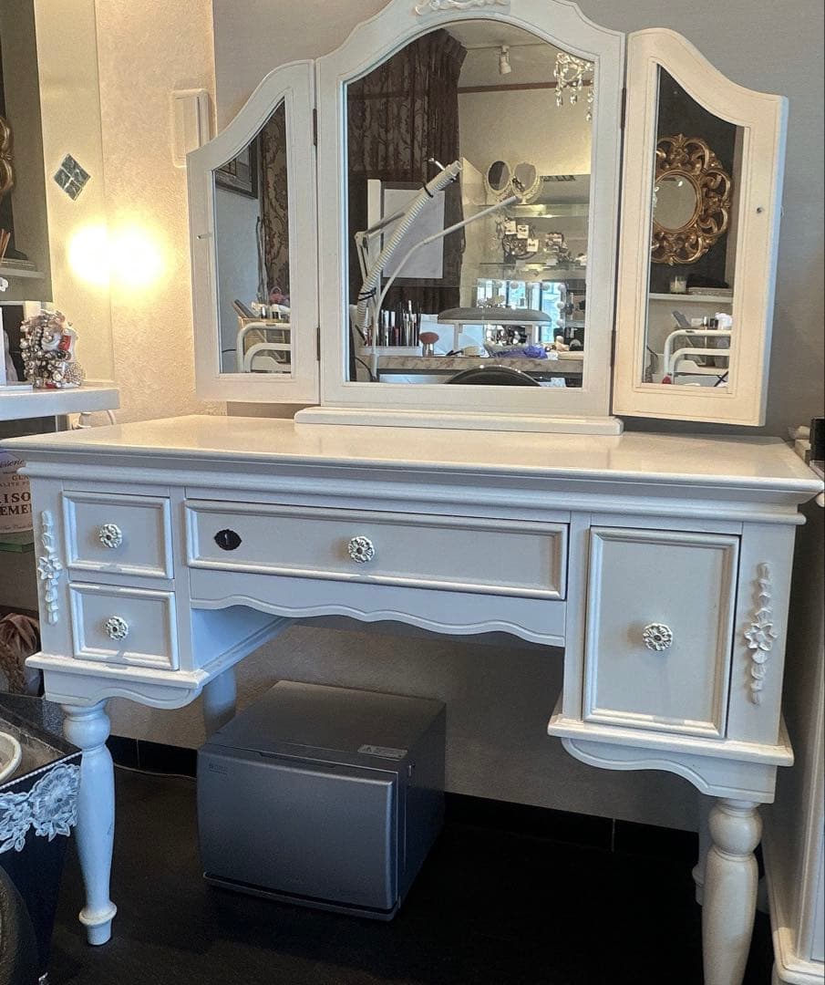 ホワイトクラシックドレッサー三面鏡付き、スツール付