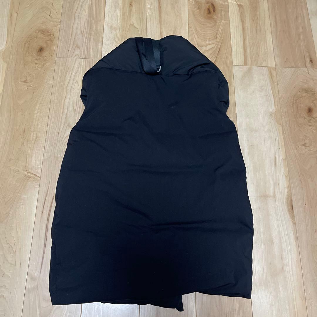 １月末までお値引き中。人気cyan tokyoブラックダウンベスト　ダウン80%