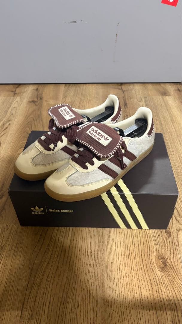 靴 adidas Wales bonner