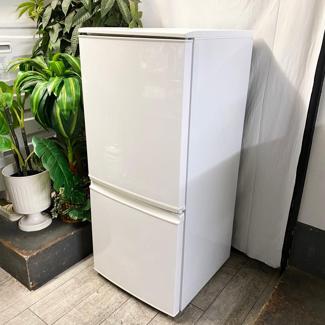 どっちも付け替えドアだから引越しにも連れて行ける♪2ドア冷凍冷蔵庫137L