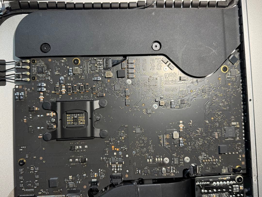 iMac 21.5インチ Retina 4K (2017)