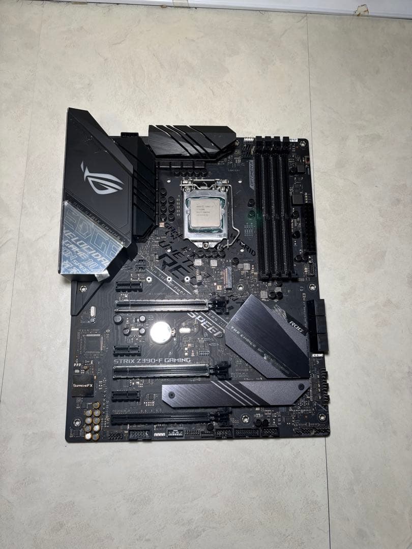 CPU i7 9700k Z390 F Gaming