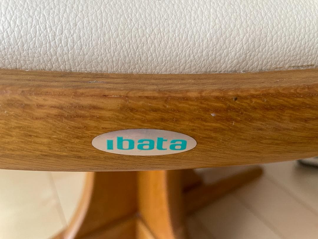 イバタ　ダイニングチェア 回転式　４脚セットまとめて