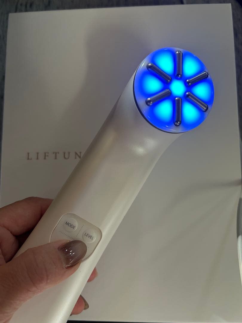 LIFTUNE リフチューン　美顔器 伊藤短波