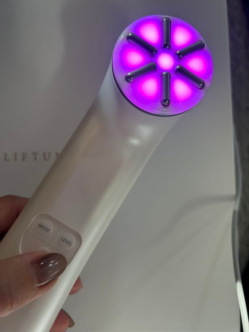 LIFTUNE リフチューン　美顔器 伊藤短波