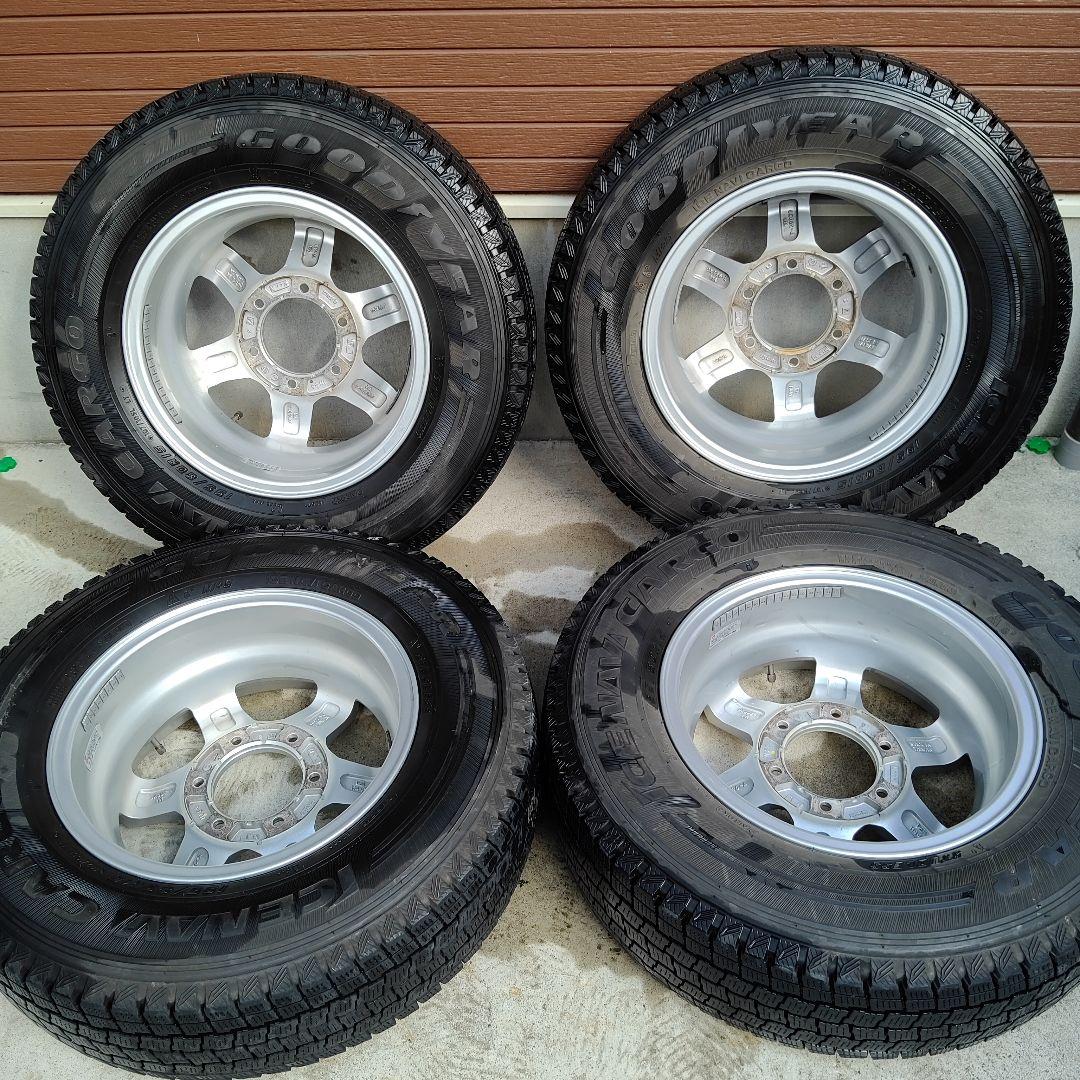 ハイエース KEELER 15インチ スタッドレスタイヤホイール4本セット