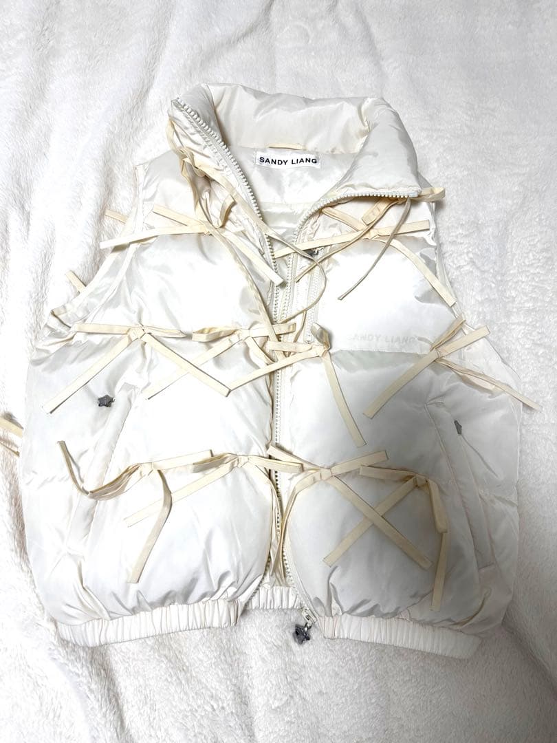 新品未使用SANDY LIANGリボン付きホワイトダウンベスト