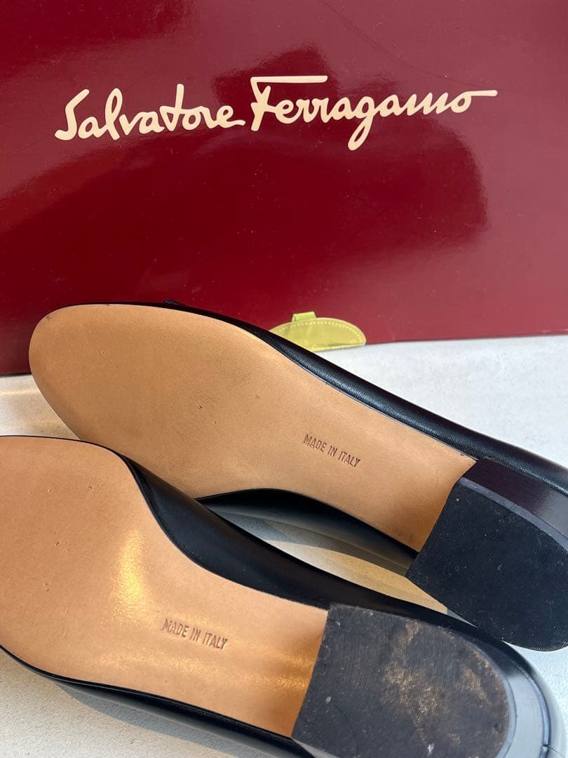 【新品未使用】サルヴァトーレ フェラガモ パンプス ローヒール バラ　リボン