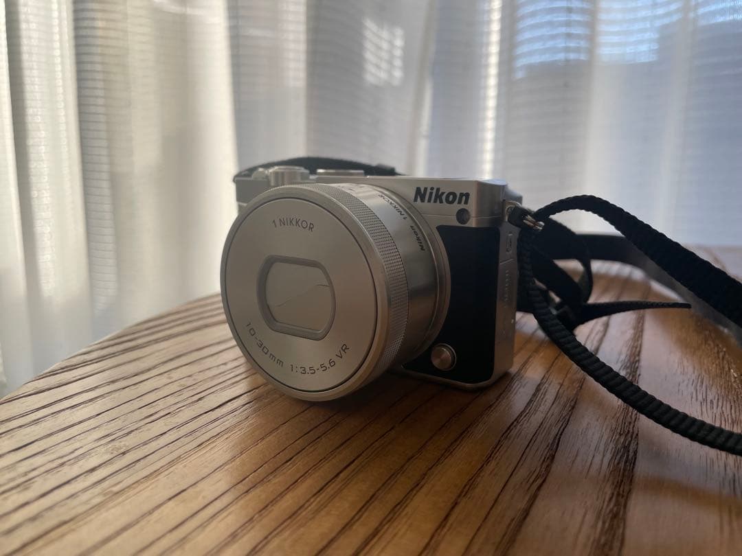 Nikon ニコン 1 J5 付属備品・カバー付き